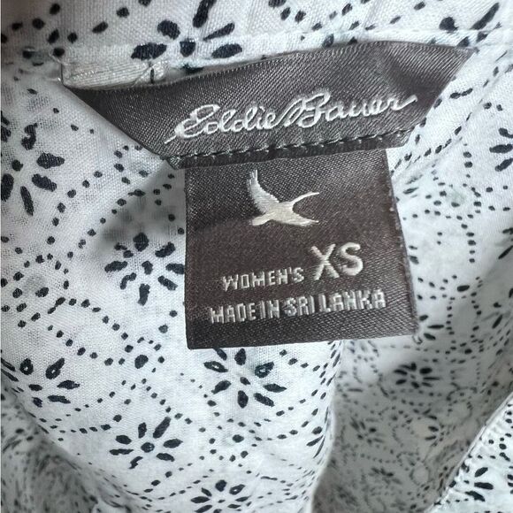 Eddie Bauer 100% cotton black and white print pintuck pleated Henley top size XS - Picture 3 of 6